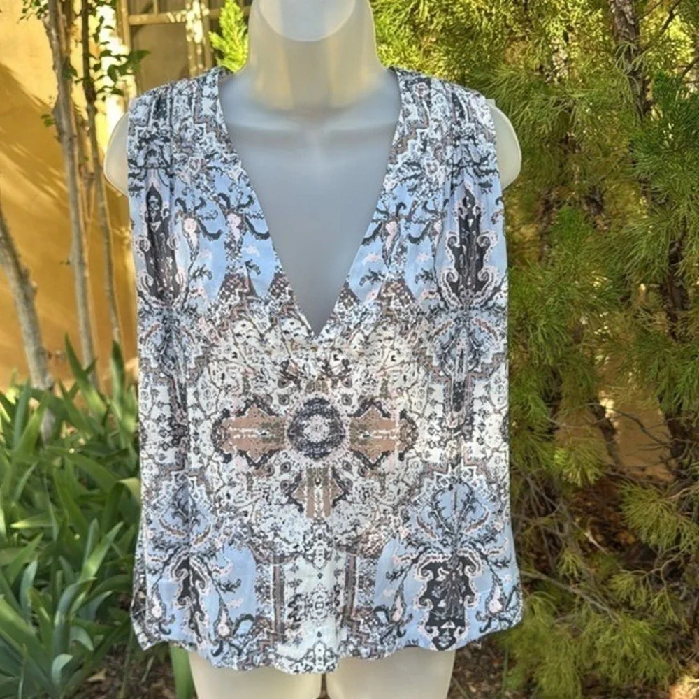 Free People Medallion Print V-Neck Sleeveless Blouse Blue Small